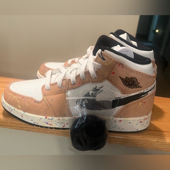 Jordan 1 mid top sneakers, brand new, never worn, size 5Y (fit women’s size 6.5) - Picture 4 of 5